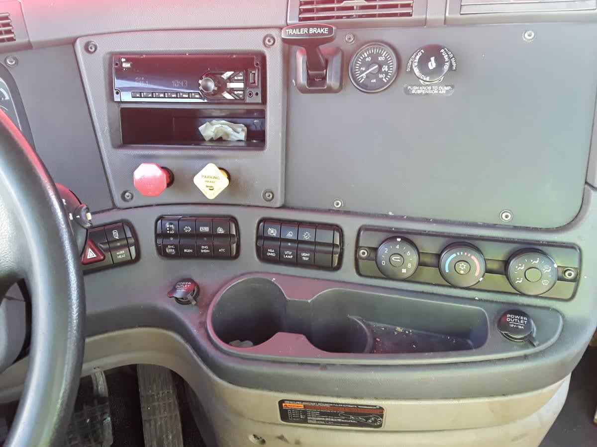 2019 Freightliner Cascadia in Salisbury, MA — photo 9