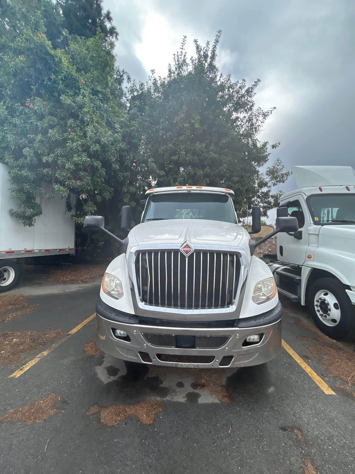 2019 International LT in Pomona, CA — photo 2