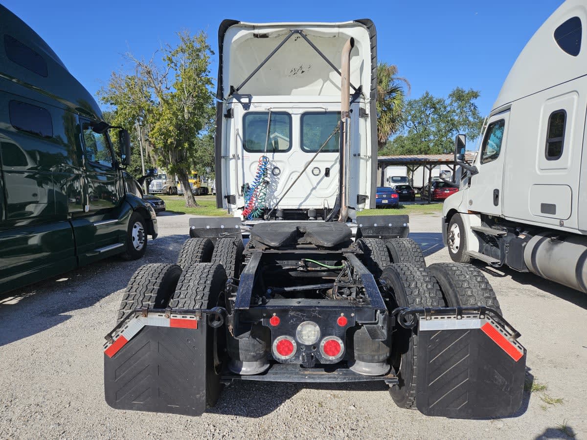 2019 Freightliner Cascadia in Orlando, FL — photo 5