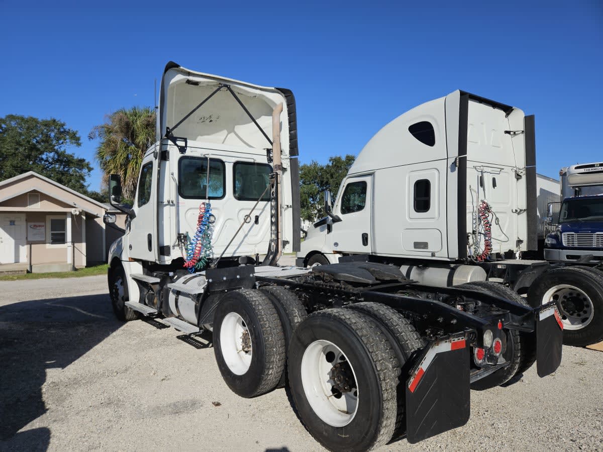 2019 Freightliner Cascadia in Orlando, FL — photo 6