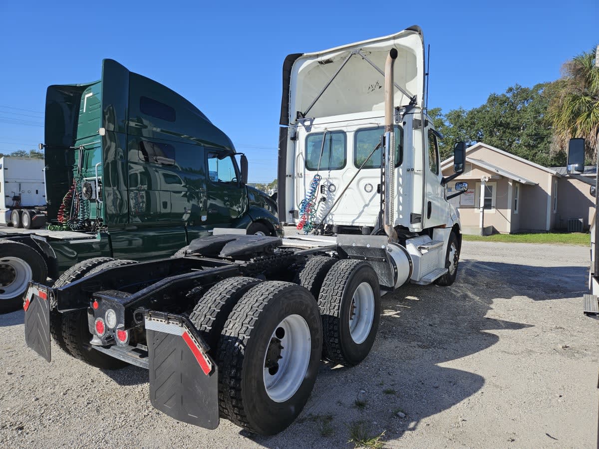 2019 Freightliner Cascadia in Orlando, FL — photo 4