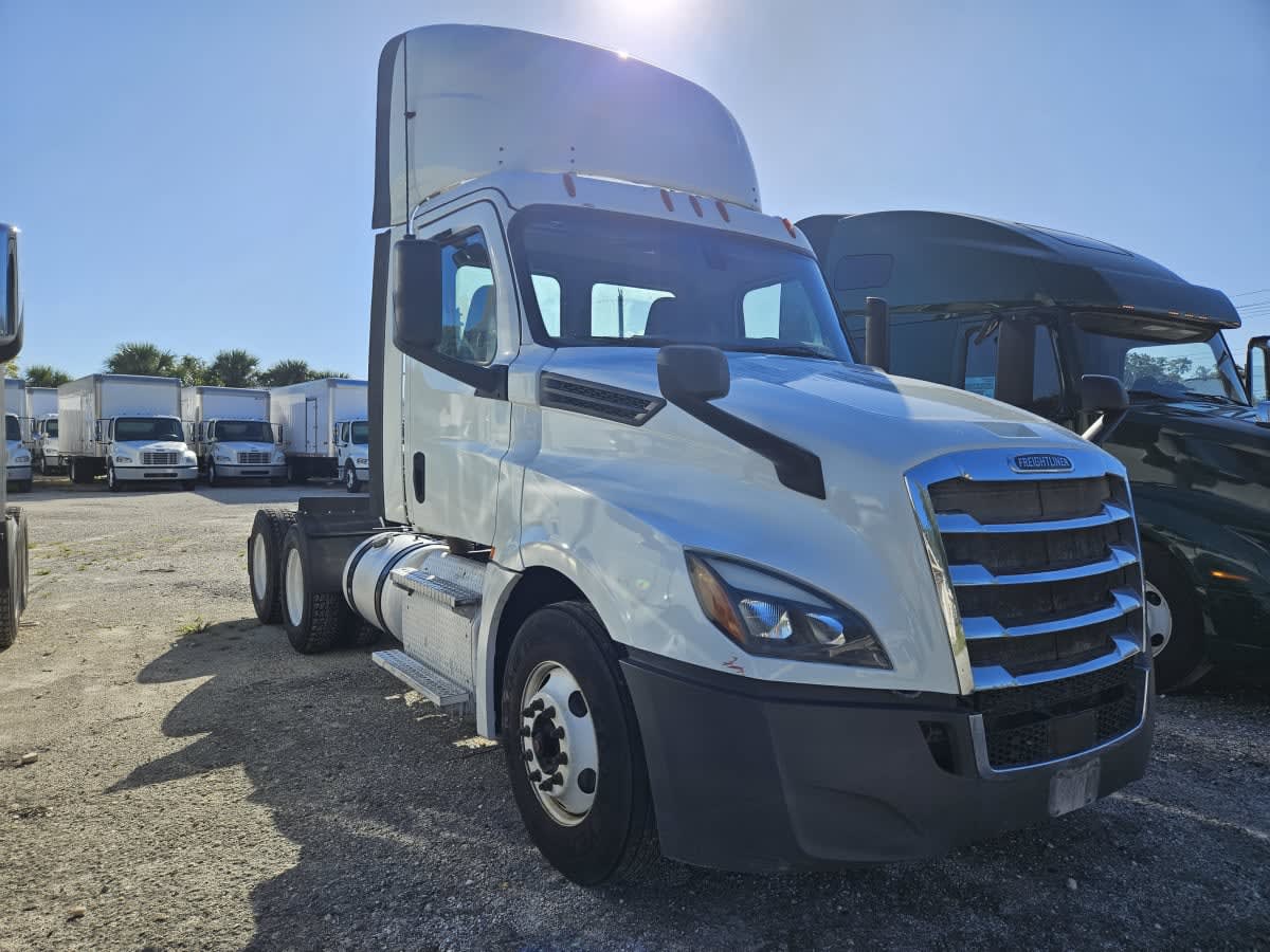 2019 Freightliner Cascadia in Orlando, FL — photo 3