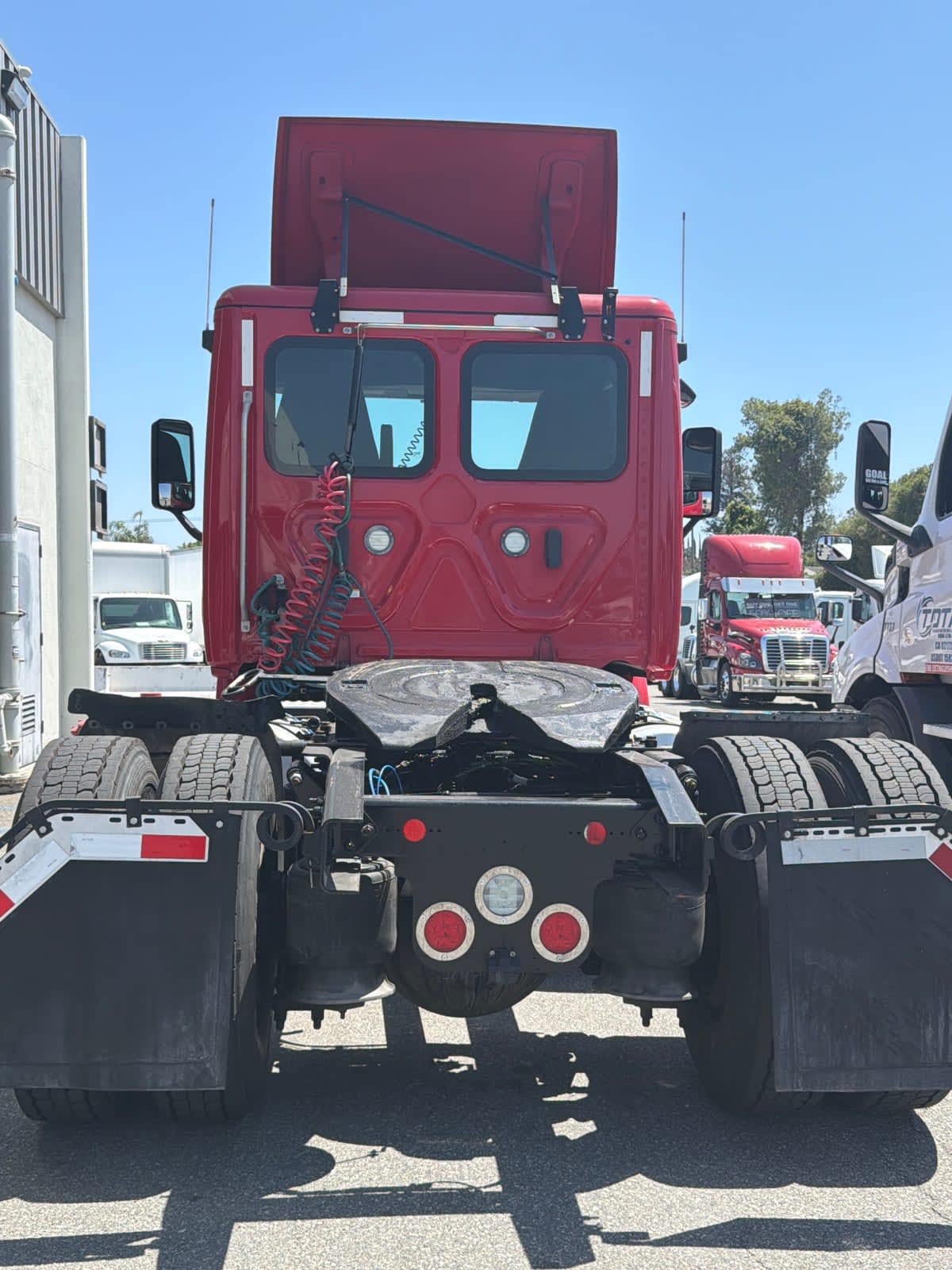 2019 Freightliner Cascadia in Pomona, CA — photo 5