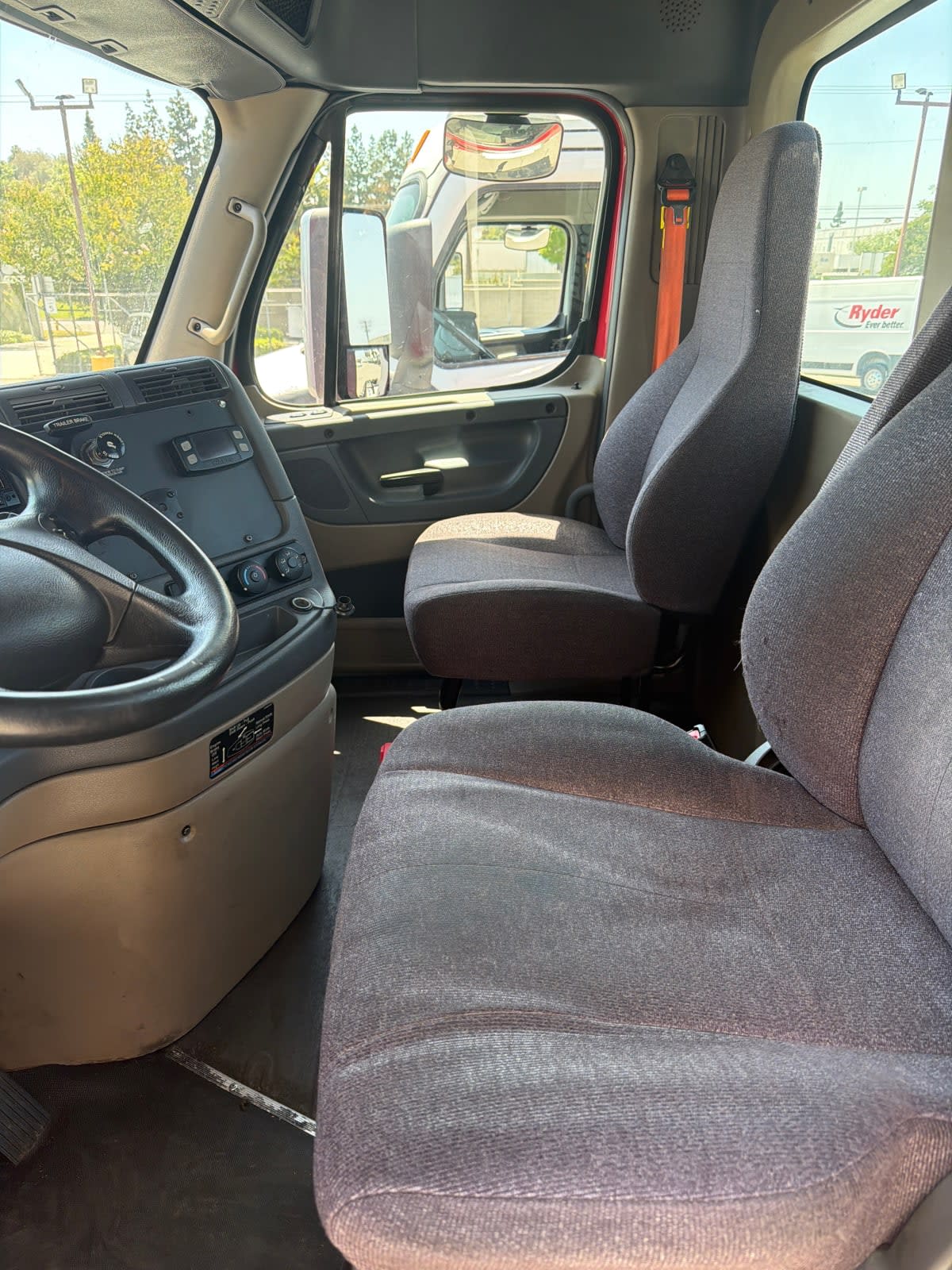 2019 Freightliner Cascadia in Pomona, CA — photo 7