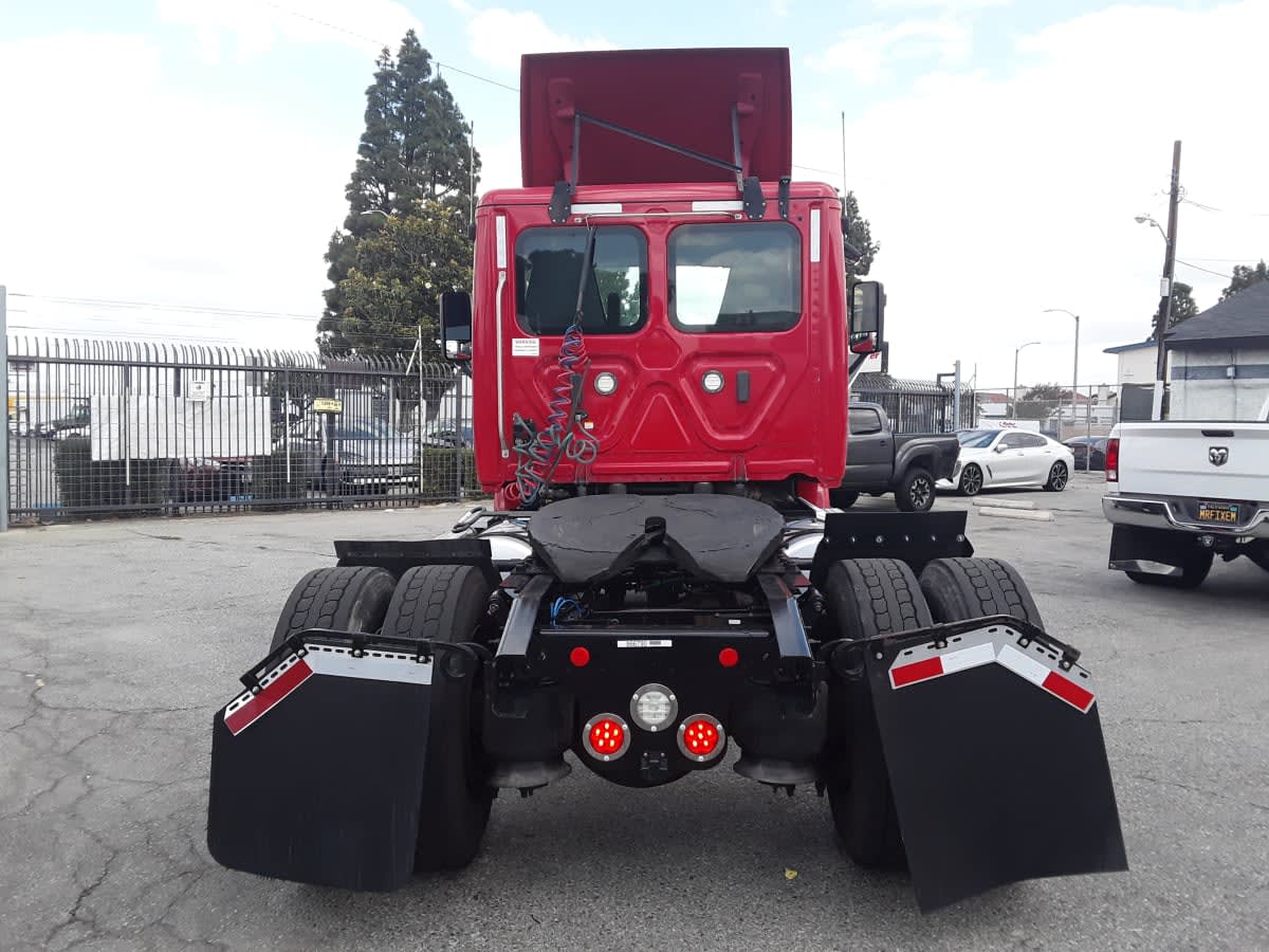 2019 Freightliner Cascadia in Montebello, CA — photo 5