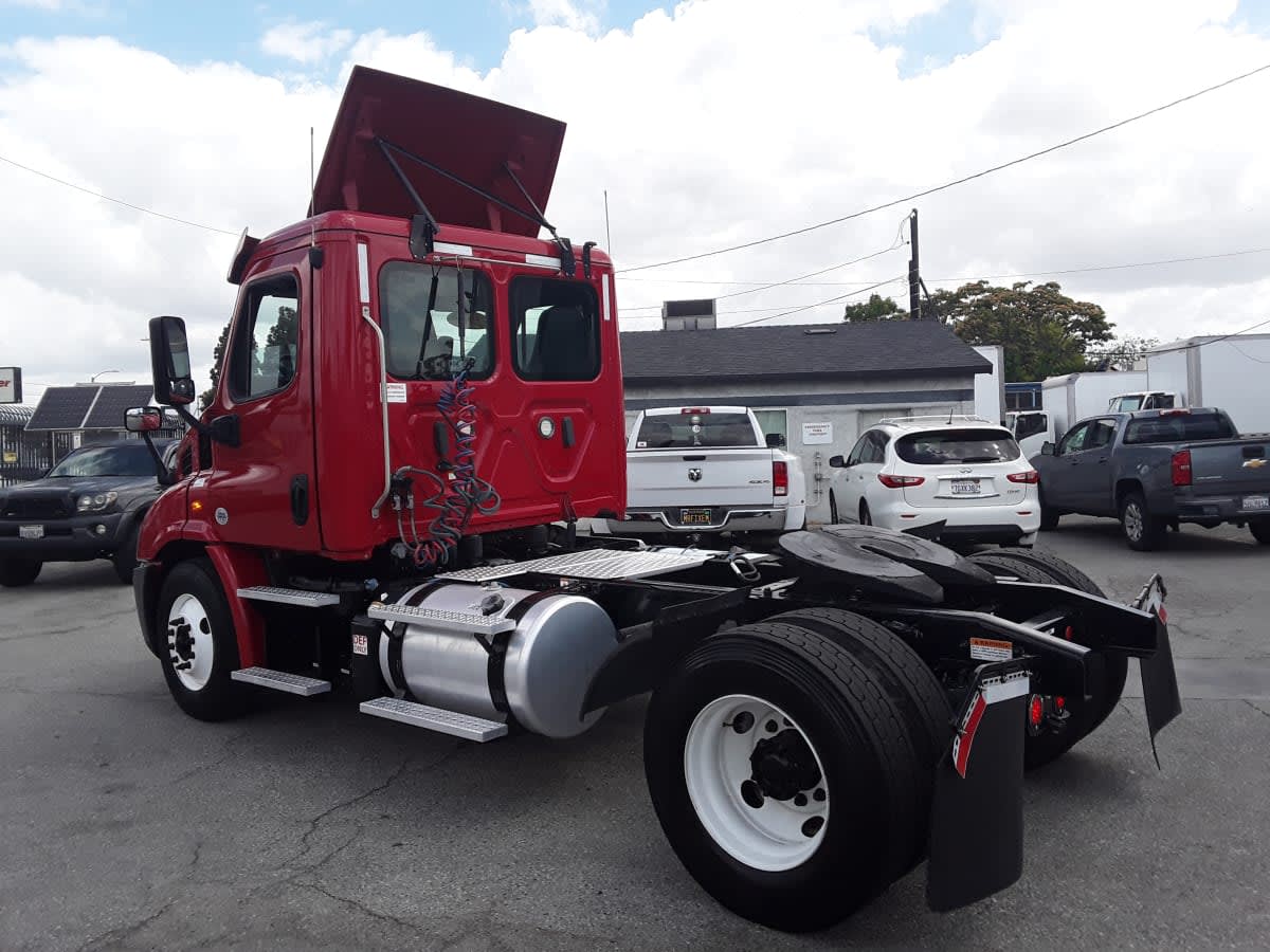 2019 Freightliner Cascadia in Montebello, CA — photo 6