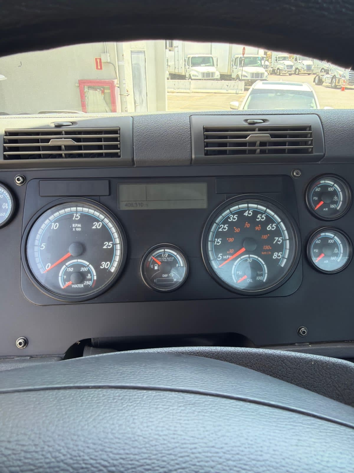 2019 Freightliner Cascadia in Pomona, CA — photo 9