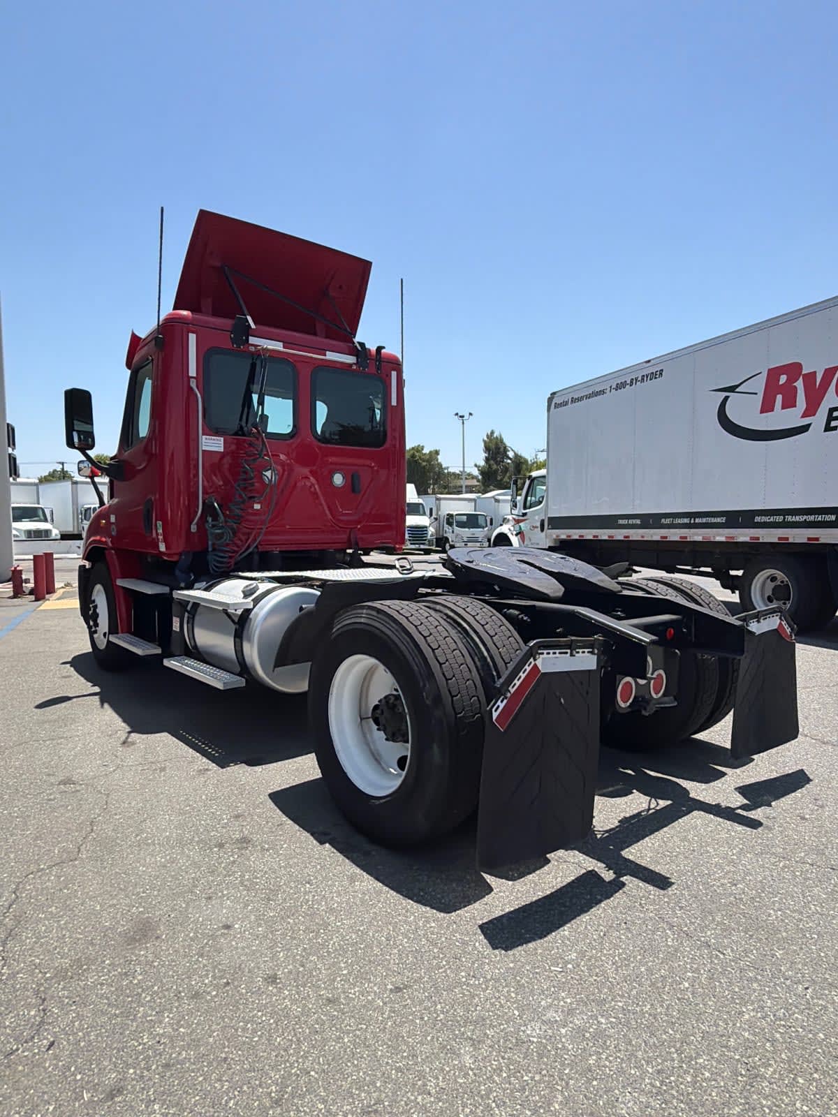 2019 Freightliner Cascadia in Pomona, CA — photo 6