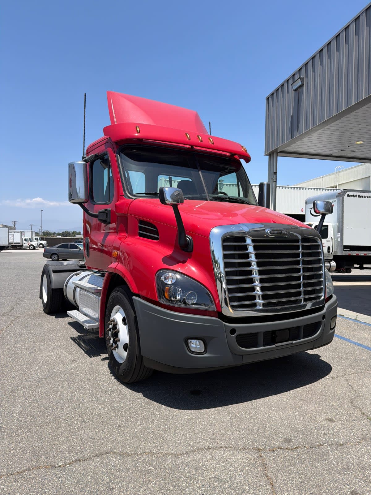 2019 Freightliner Cascadia in Pomona, CA — photo 3
