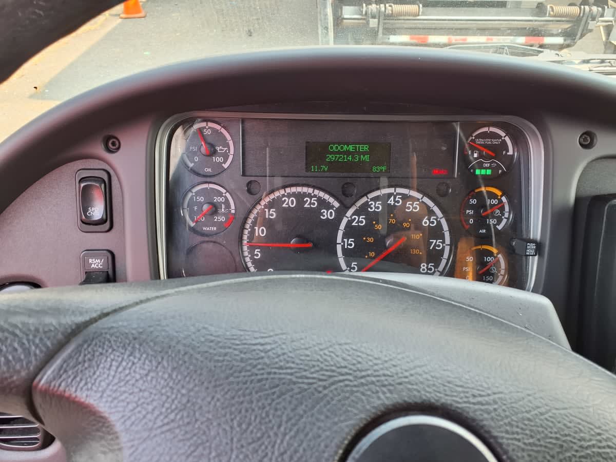 2019 Freightliner M2 106 in Newark, NJ — photo 8