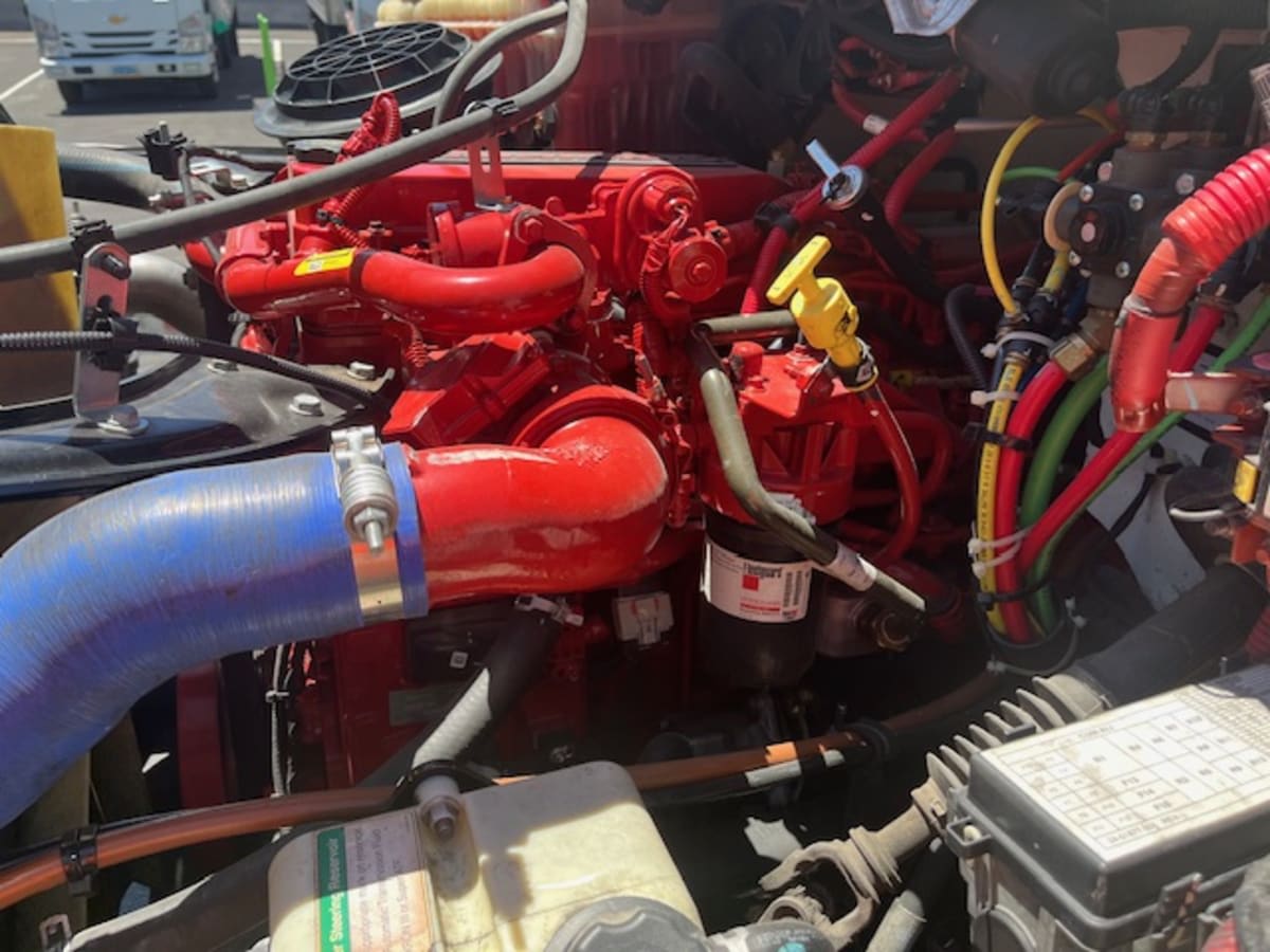 2019 Freightliner M2 106 in Fontana, CA — photo 9