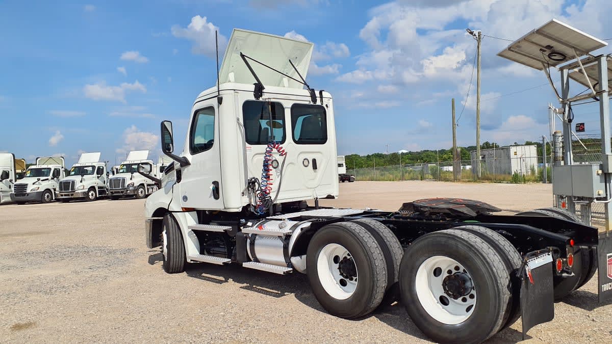 2019 Freightliner Cascadia in Birmingham, AL — photo 6