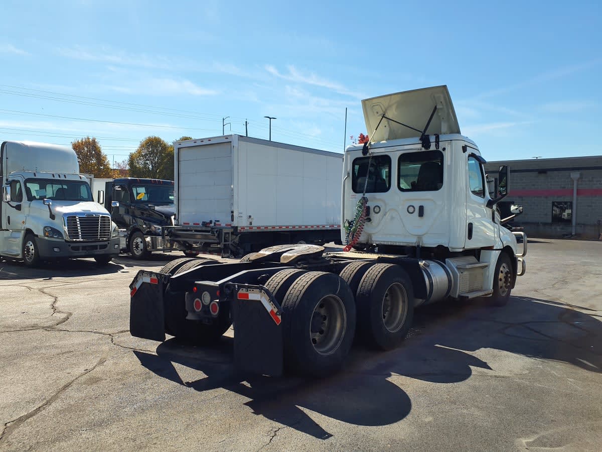 2019 Freightliner Cascadia in Atlanta, GA — photo 4