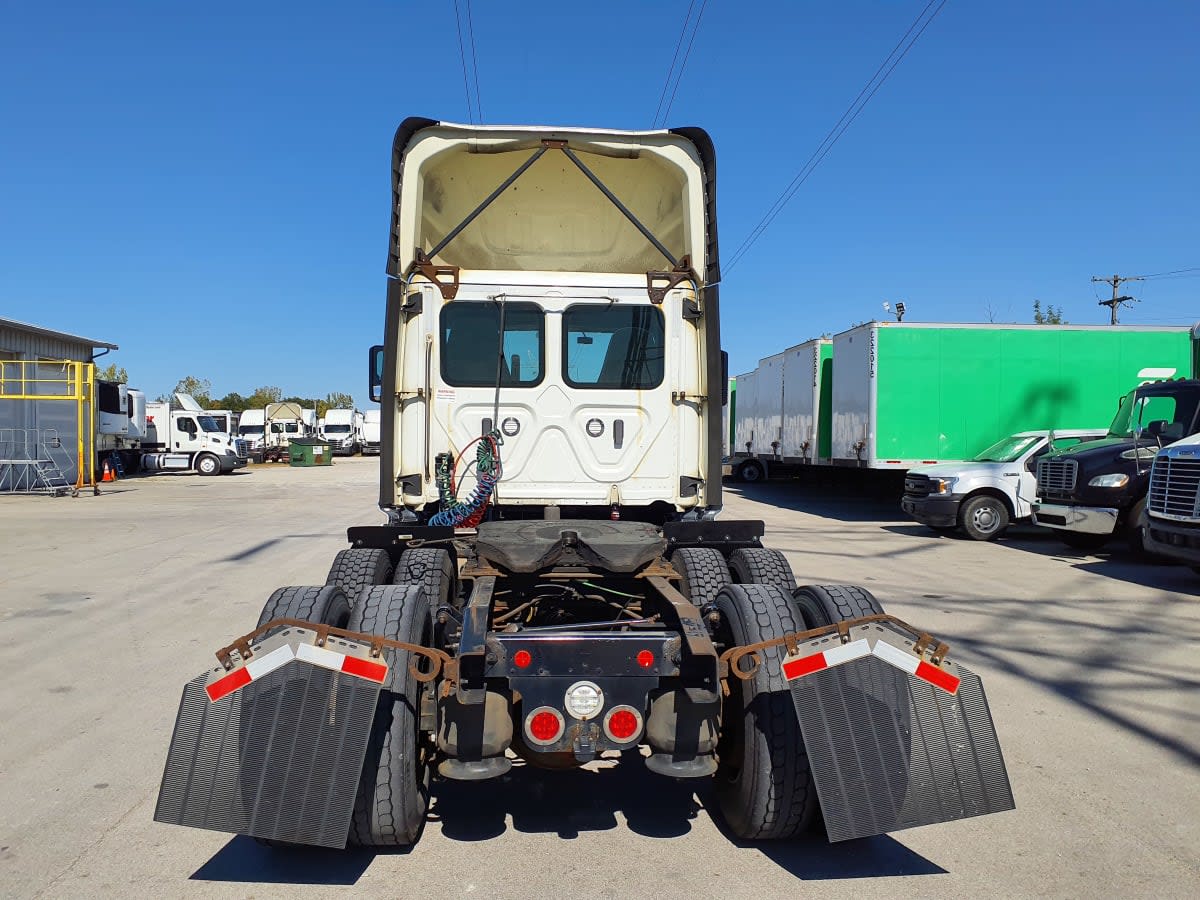 2019 Freightliner Cascadia in Indianapolis, IN — photo 5