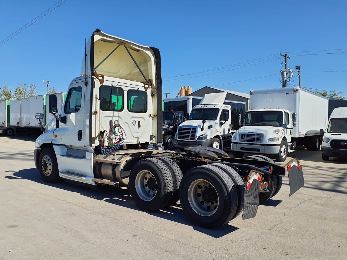 2019 Freightliner Cascadia in Indianapolis, IN — photo 6