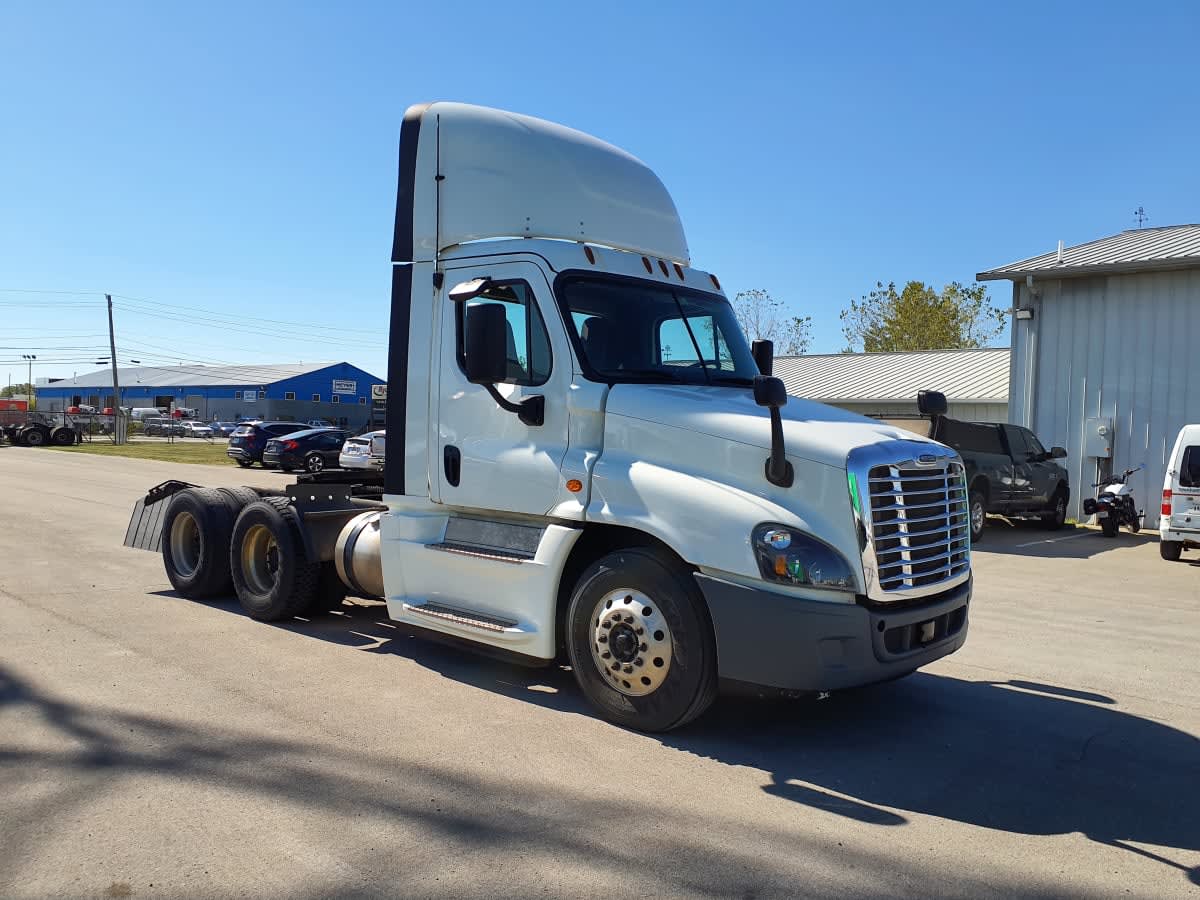 2019 Freightliner Cascadia in Indianapolis, IN — photo 3