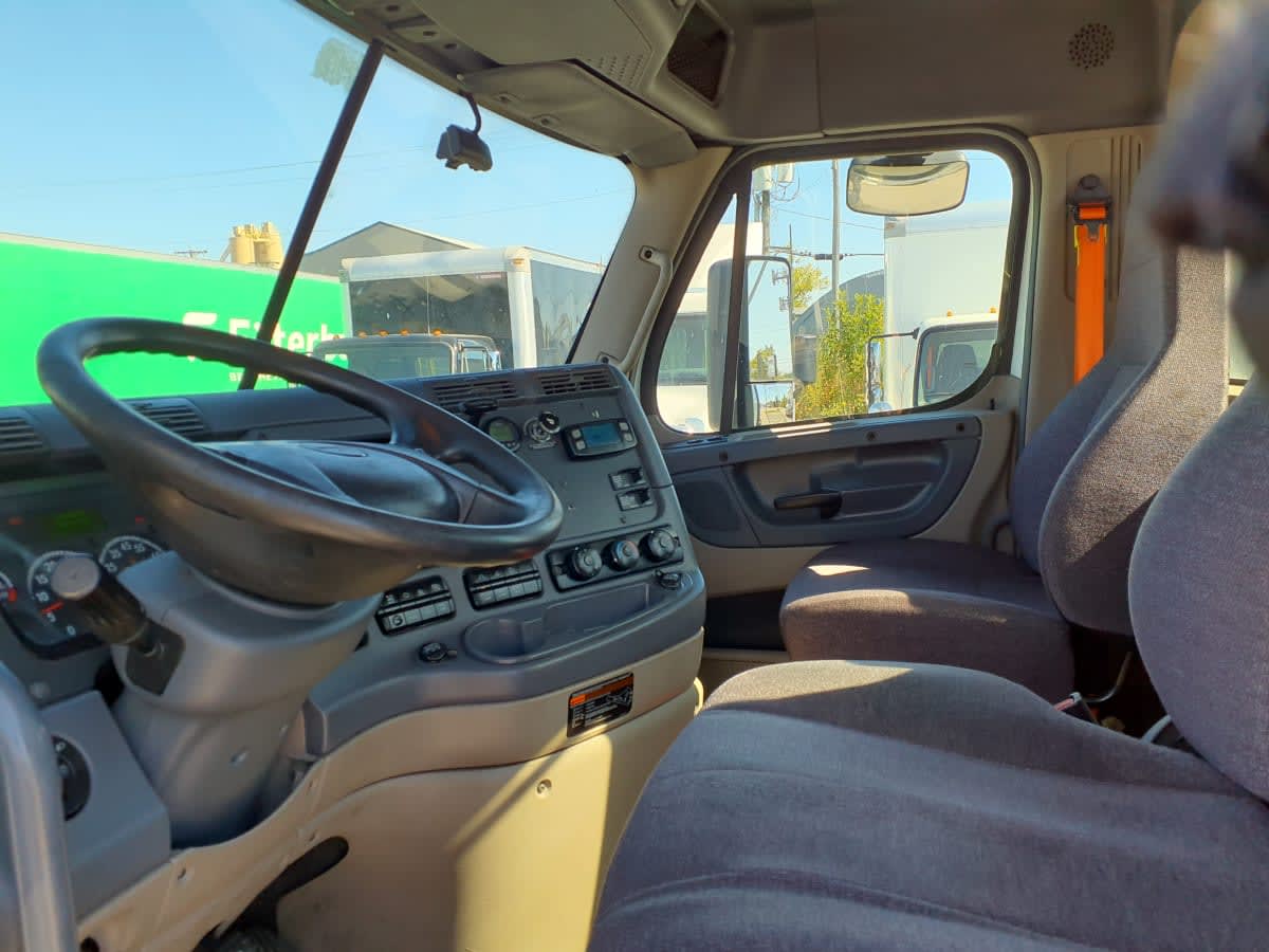 2019 Freightliner Cascadia in Indianapolis, IN — photo 7