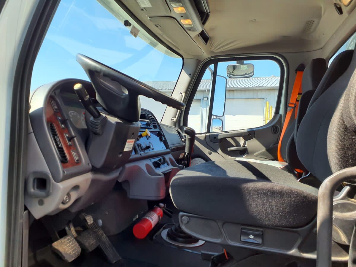2019 Freightliner M2 106 in Indianapolis, IN — photo 7