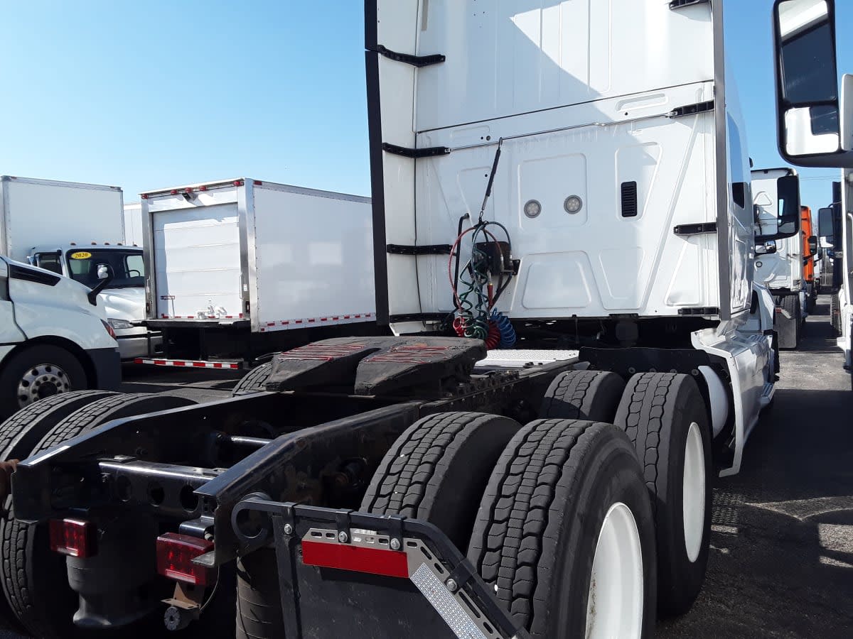 2019 International LT in Bolingbrook, IL — photo 4