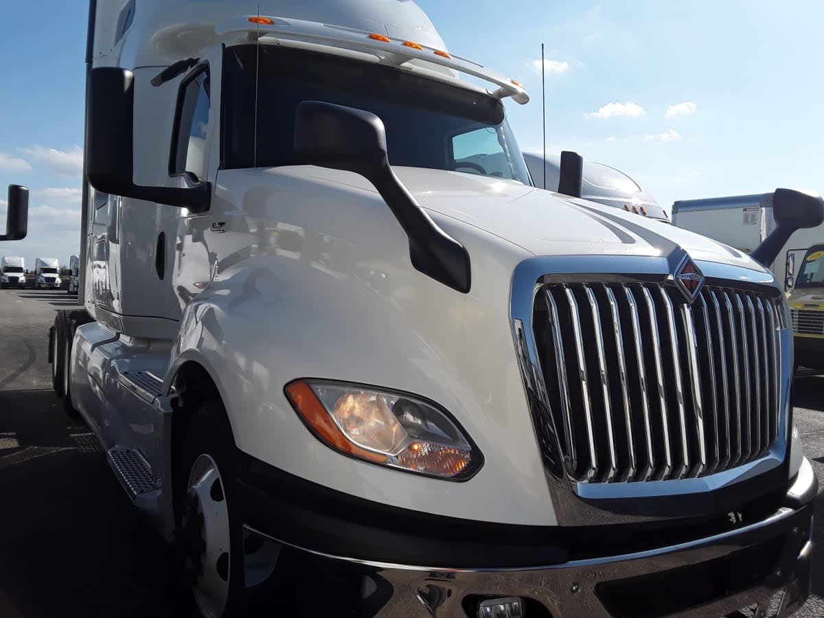 2019 International LT in Bolingbrook, IL — photo 3