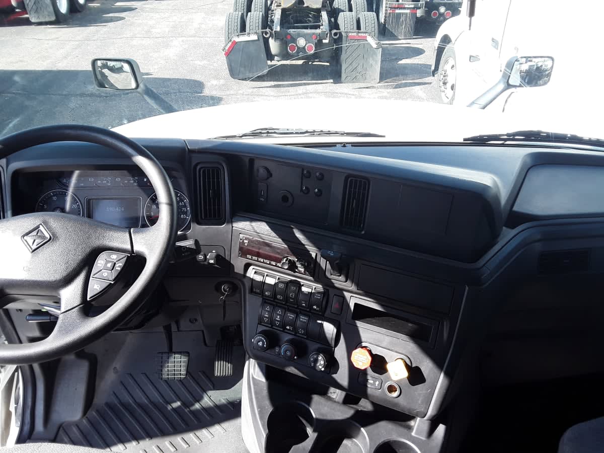 2019 International LT in Bolingbrook, IL — photo 7