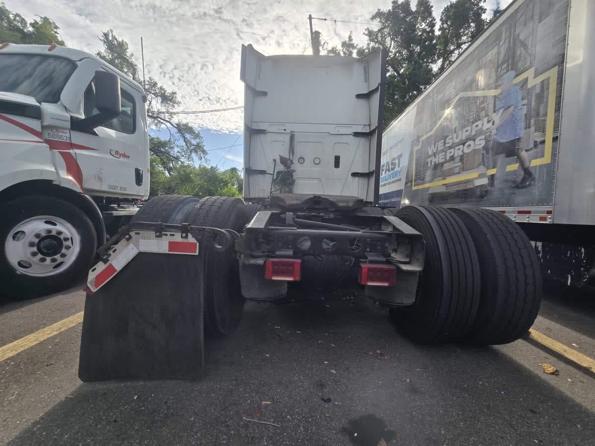 2019 International LT in Tampa, FL — photo 5