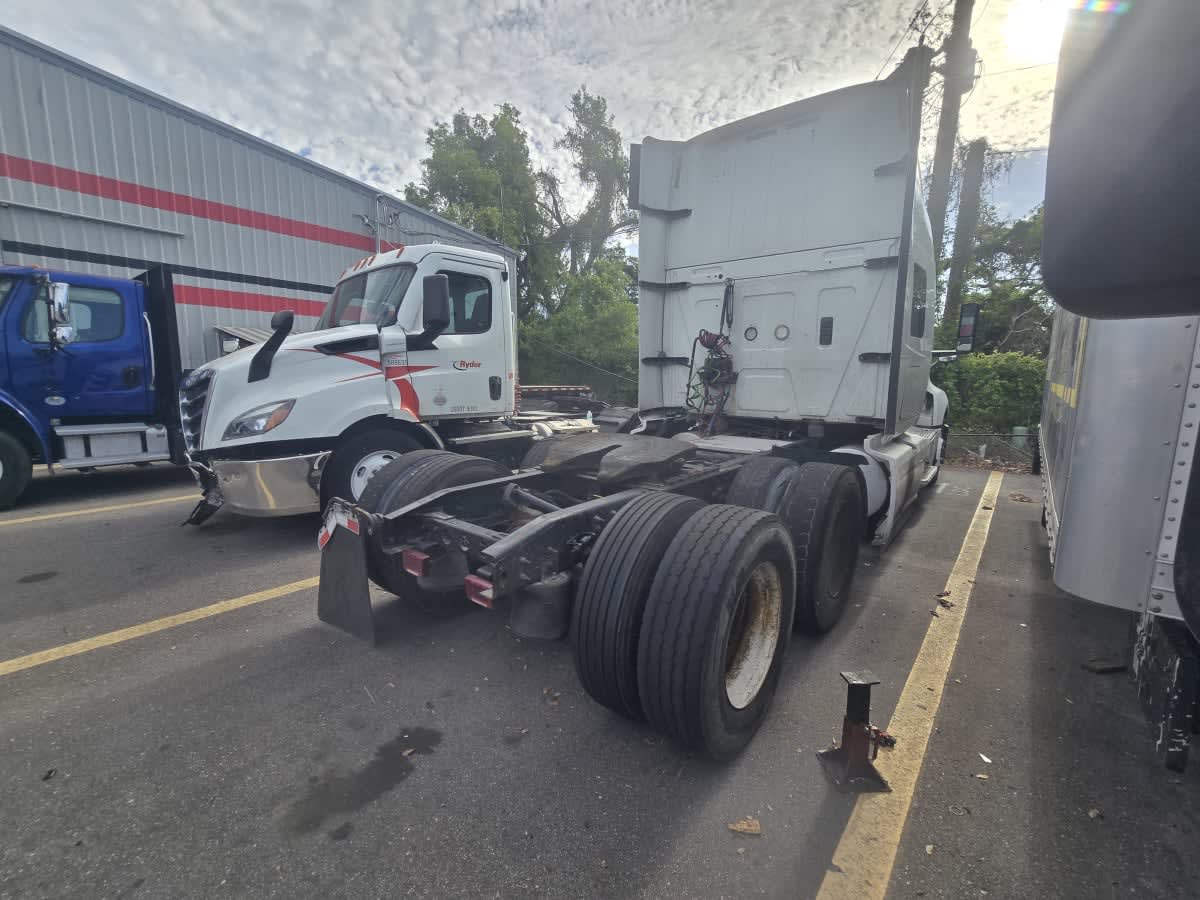2019 International LT in Tampa, FL — photo 6