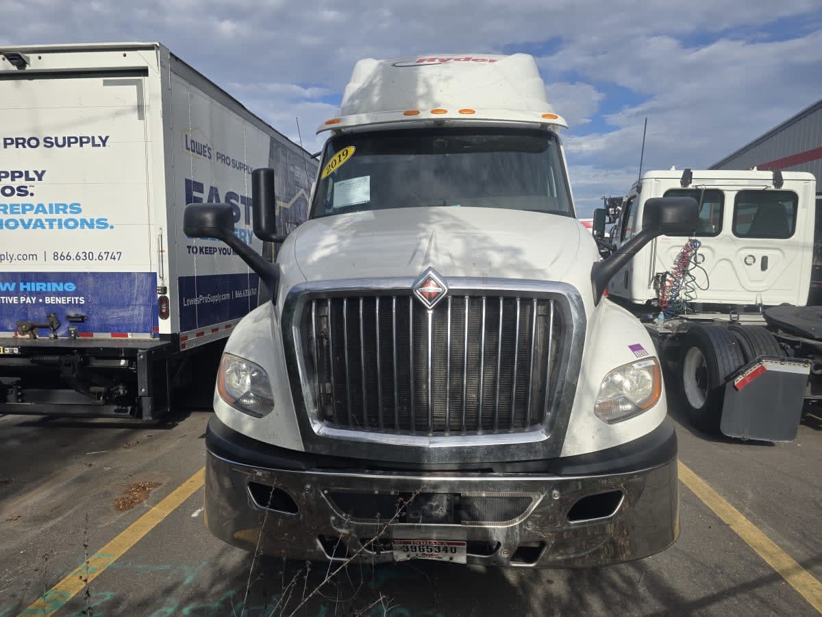 2019 International LT in Tampa, FL — photo 2