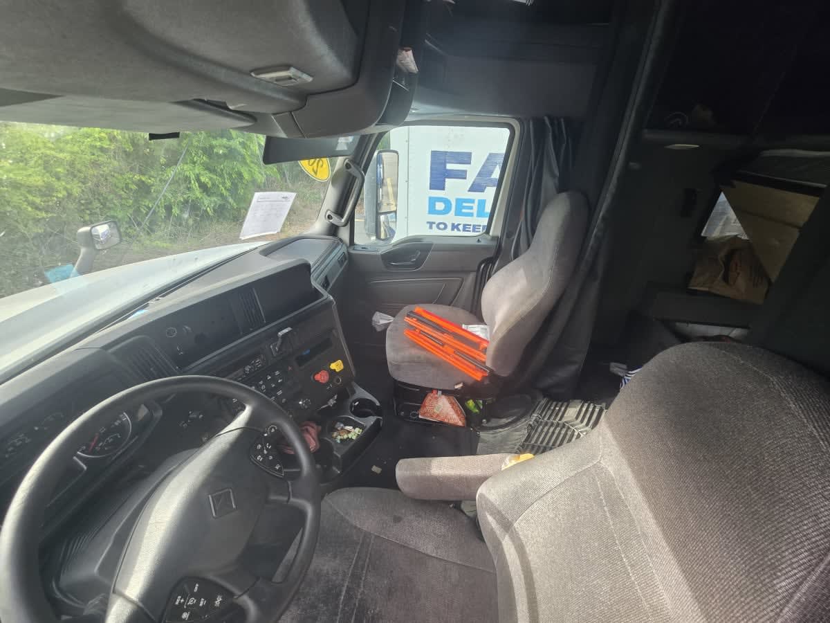 2019 International LT in Tampa, FL — photo 7