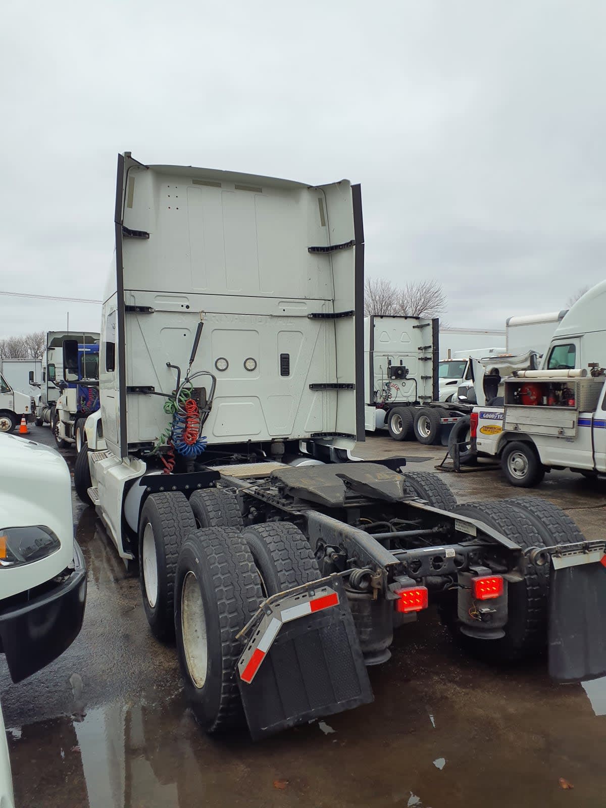 2019 International LT in Bolingbrook, IL — photo 6
