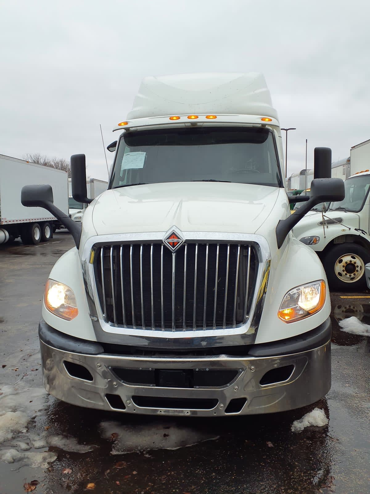 2019 International LT in Bolingbrook, IL — photo 2