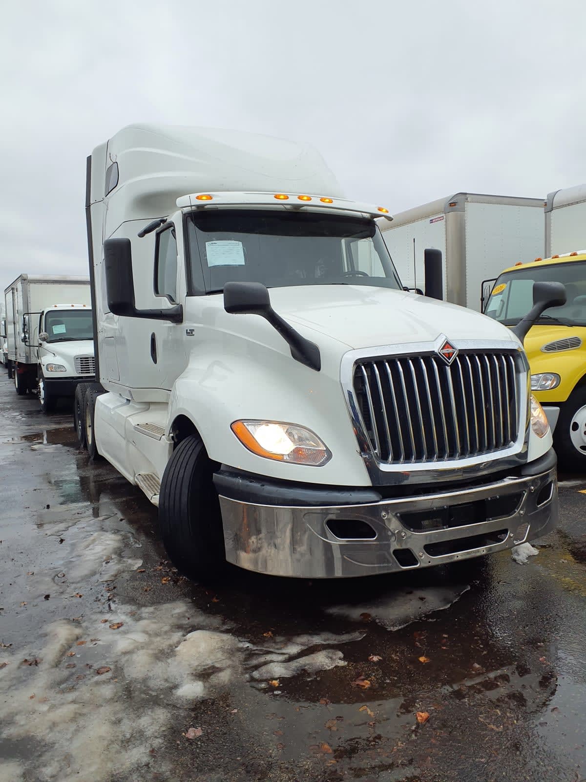 2019 International LT in Bolingbrook, IL — photo 3