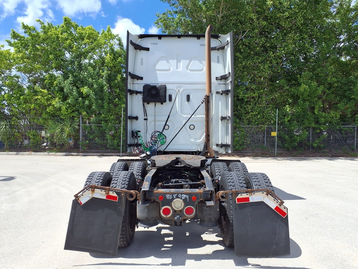 2019 Freightliner Cascadia in Davie, FL — photo 5