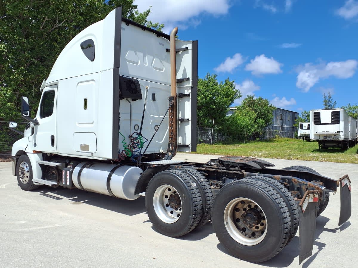 2019 Freightliner Cascadia in Davie, FL — photo 6