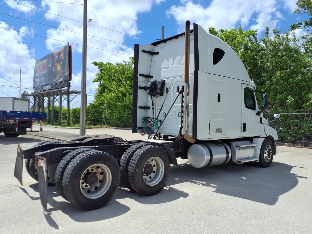2019 Freightliner Cascadia in Davie, FL — photo 4