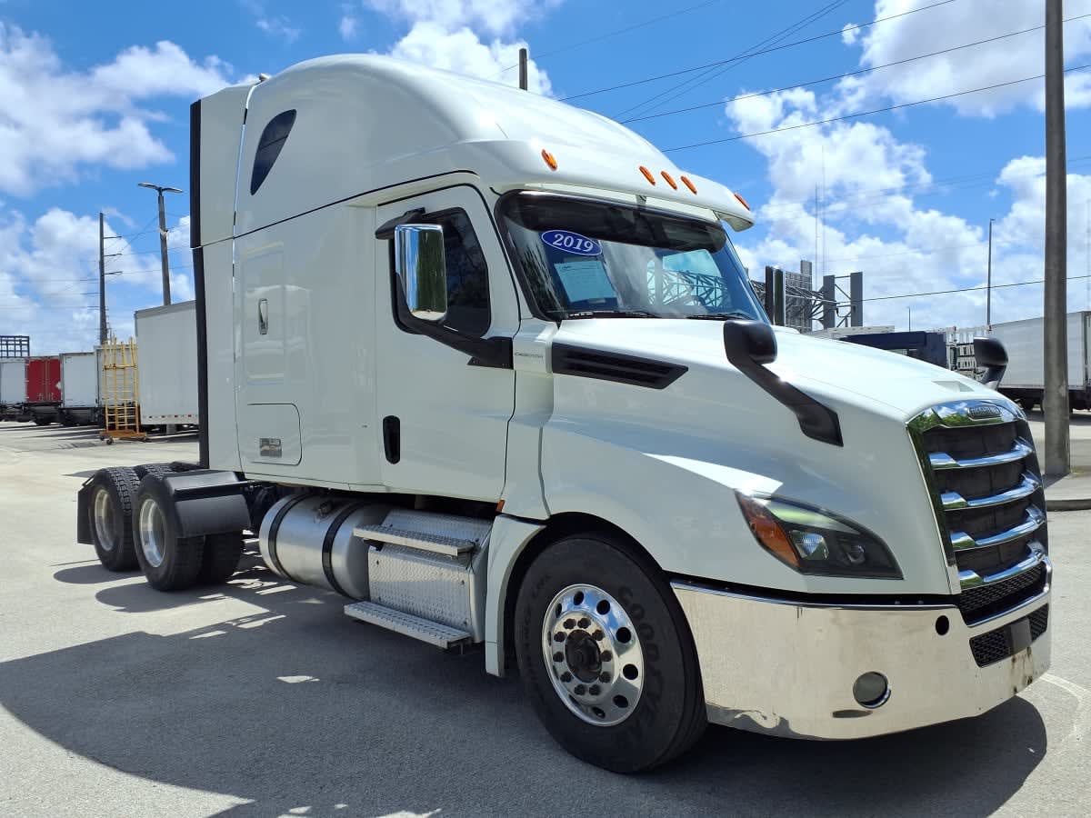 2019 Freightliner Cascadia in Davie, FL — photo 3