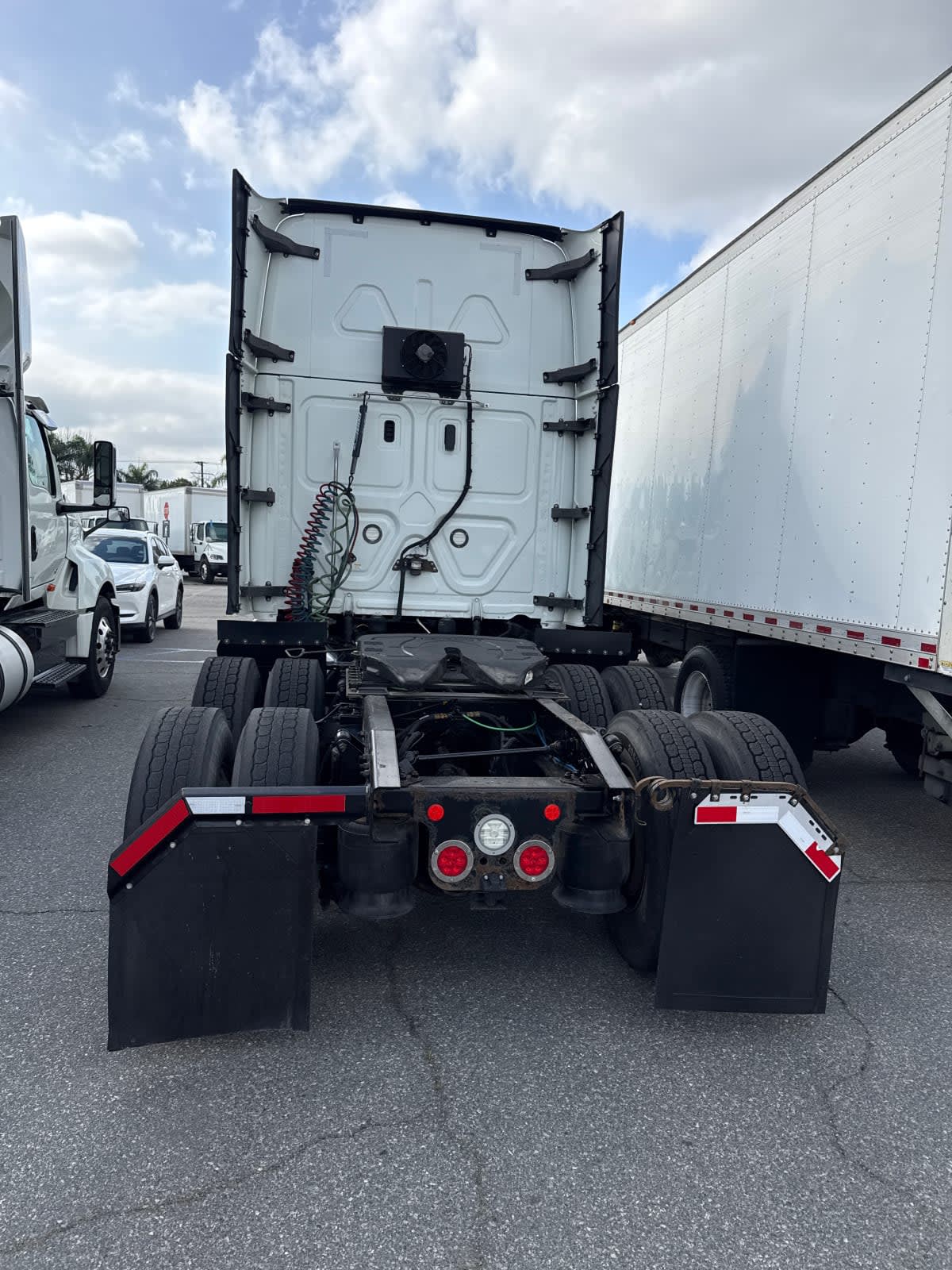 2019 Freightliner Cascadia in Pomona, CA — photo 5