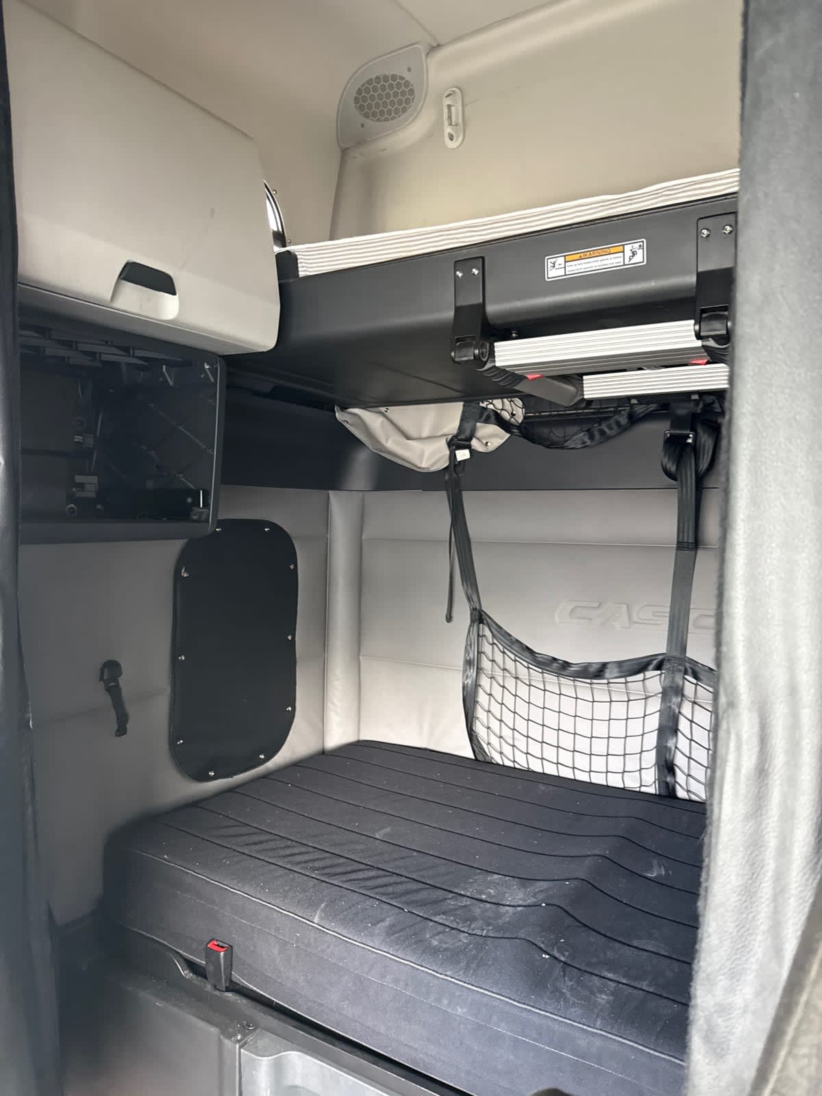 2019 Freightliner Cascadia in Pomona, CA — photo 8