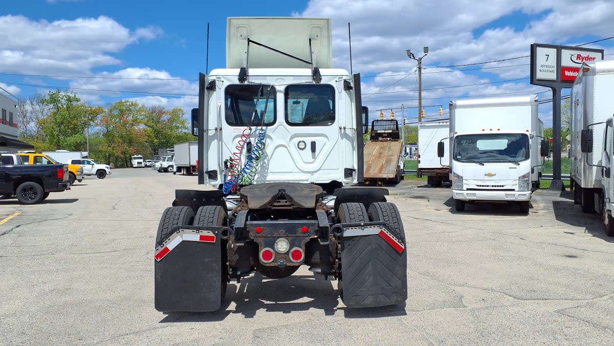2019 Freightliner Cascadia in Warwick, RI — photo 5