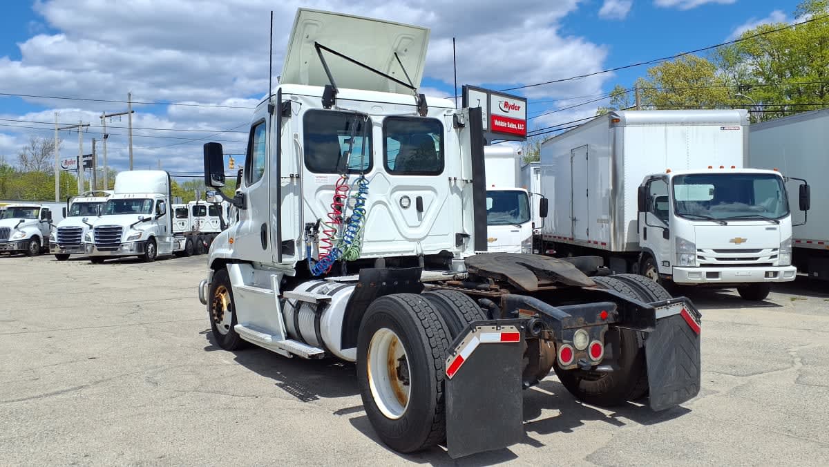 2019 Freightliner Cascadia in Warwick, RI — photo 6