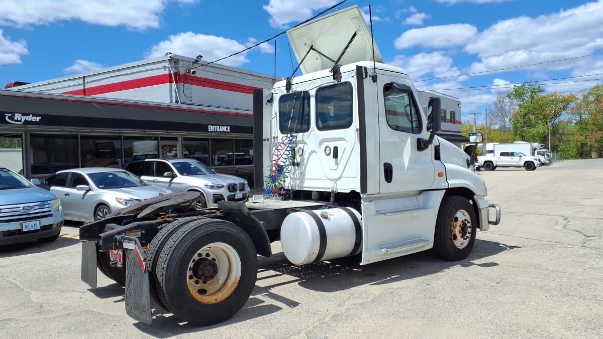 2019 Freightliner Cascadia in Warwick, RI — photo 4