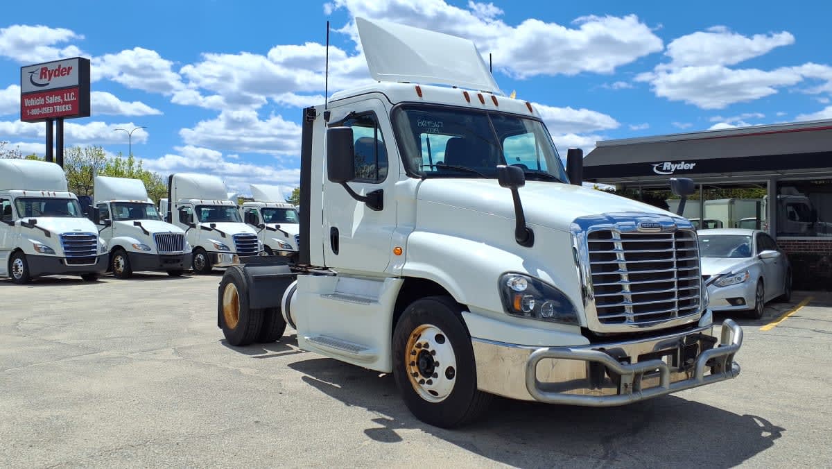 2019 Freightliner Cascadia in Warwick, RI — photo 3