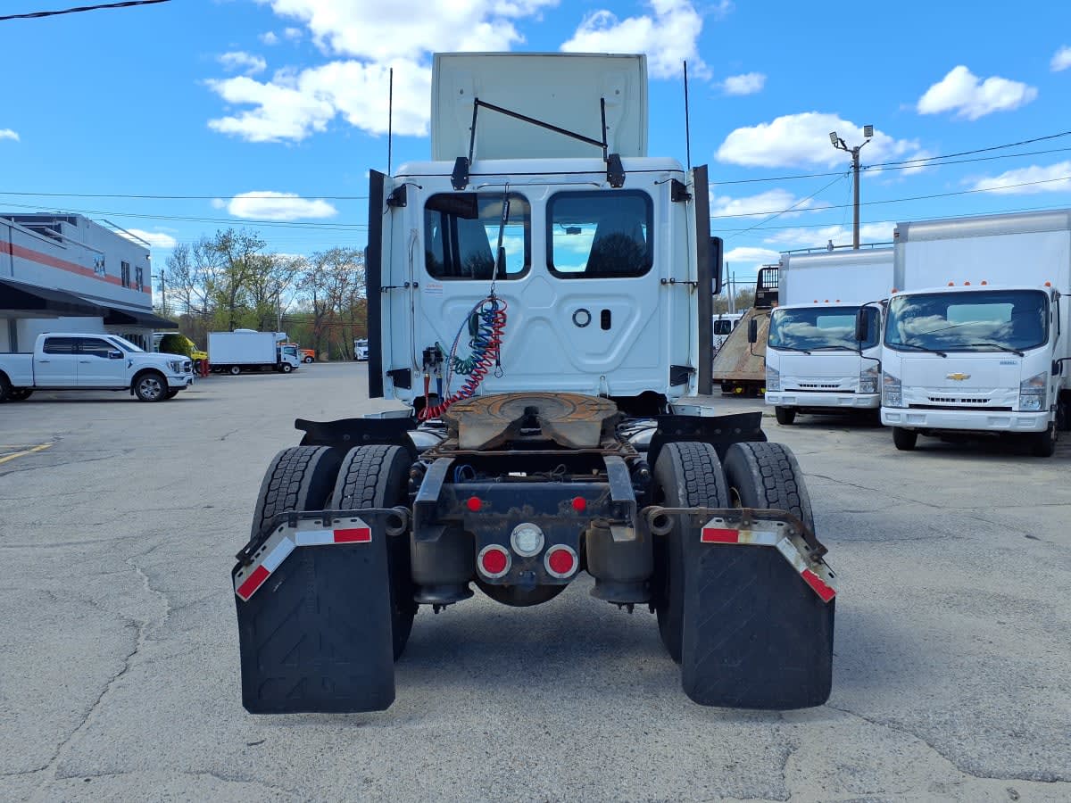 2019 Freightliner Cascadia in Warwick, RI — photo 5