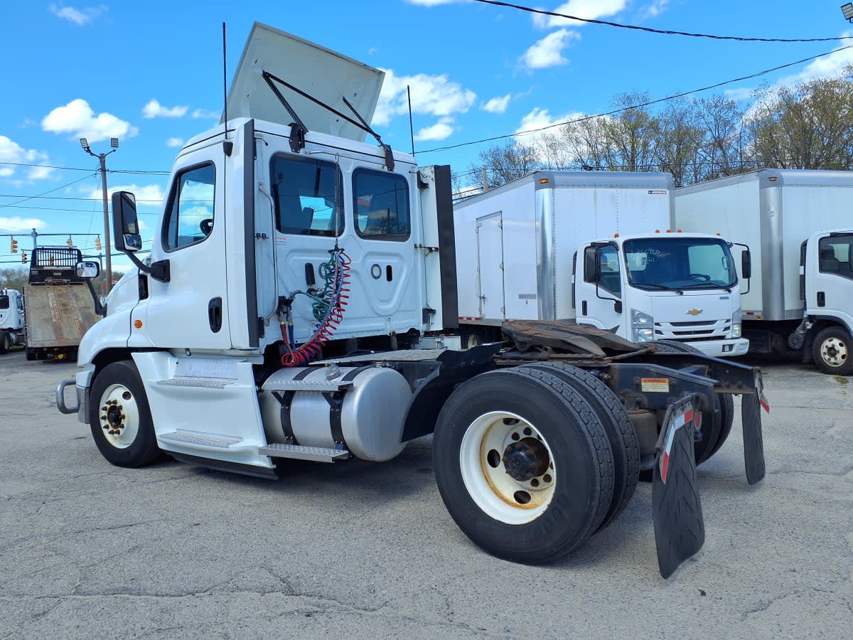 2019 Freightliner Cascadia in Warwick, RI — photo 6