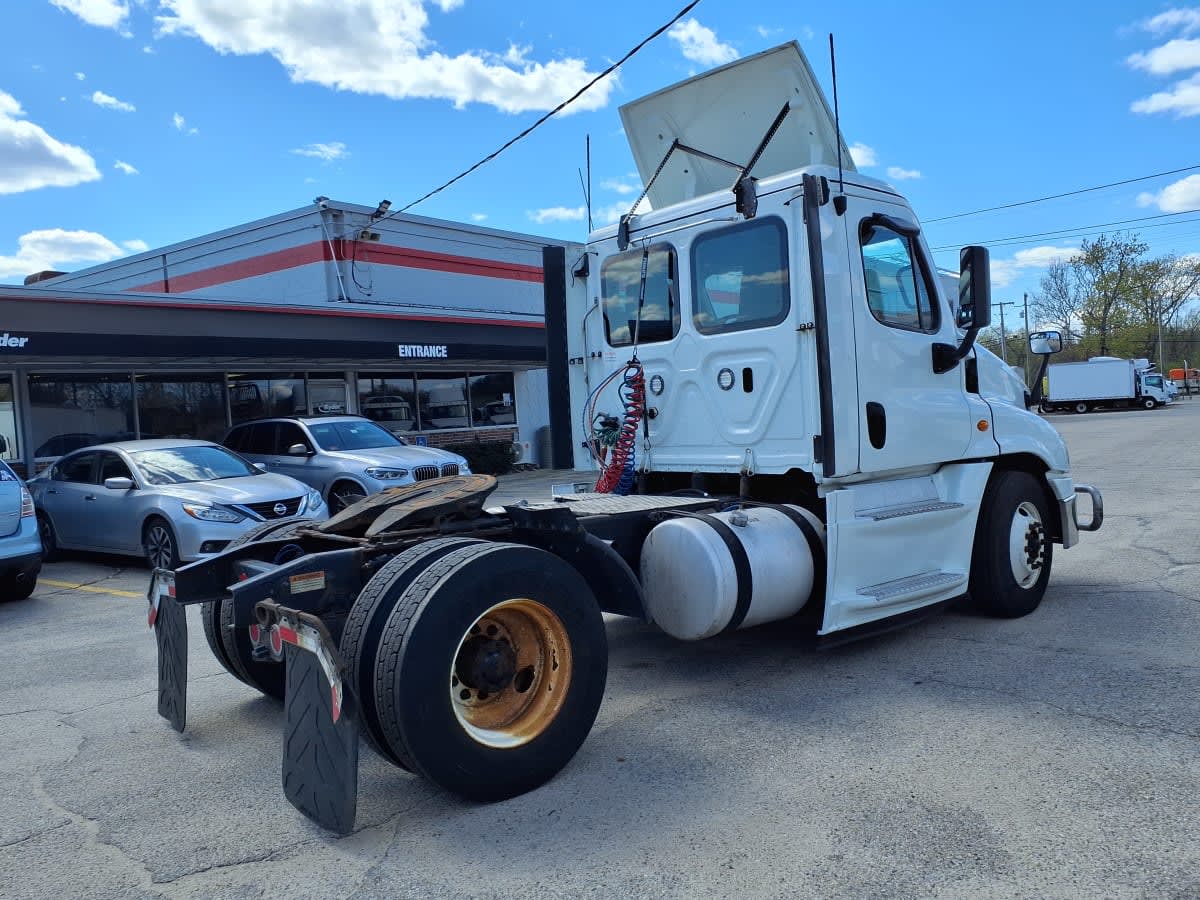 2019 Freightliner Cascadia in Warwick, RI — photo 4