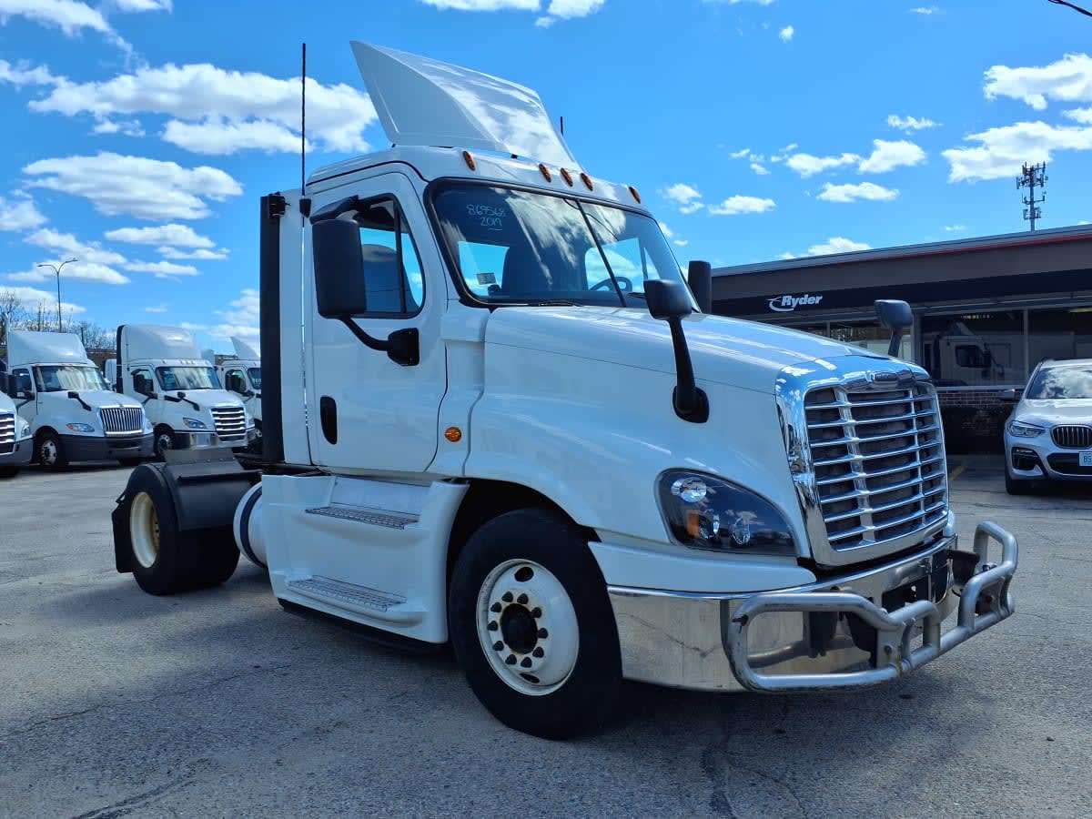 2019 Freightliner Cascadia in Warwick, RI — photo 3
