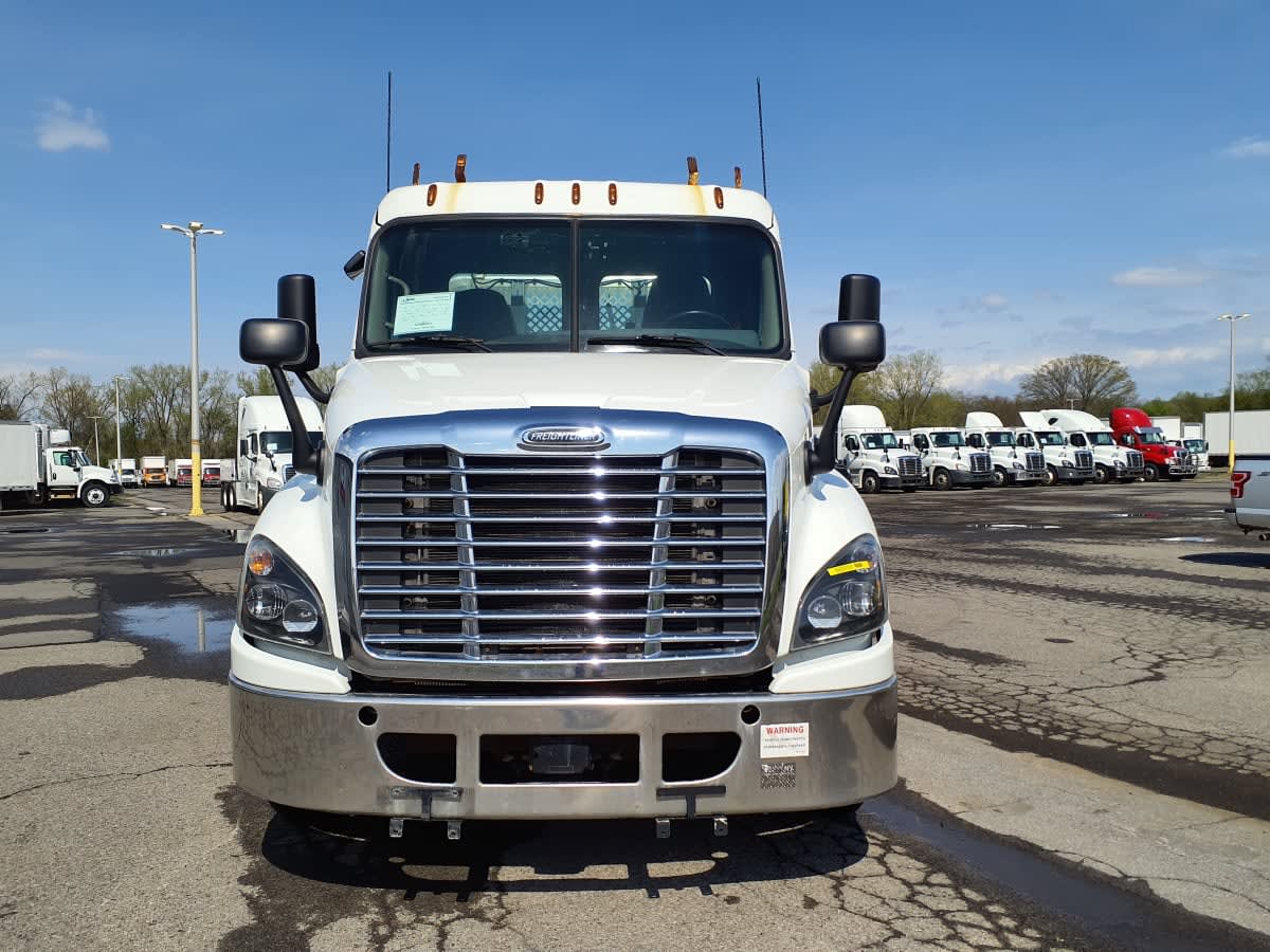 2019 Freightliner Cascadia in Syracuse, NY — photo 2