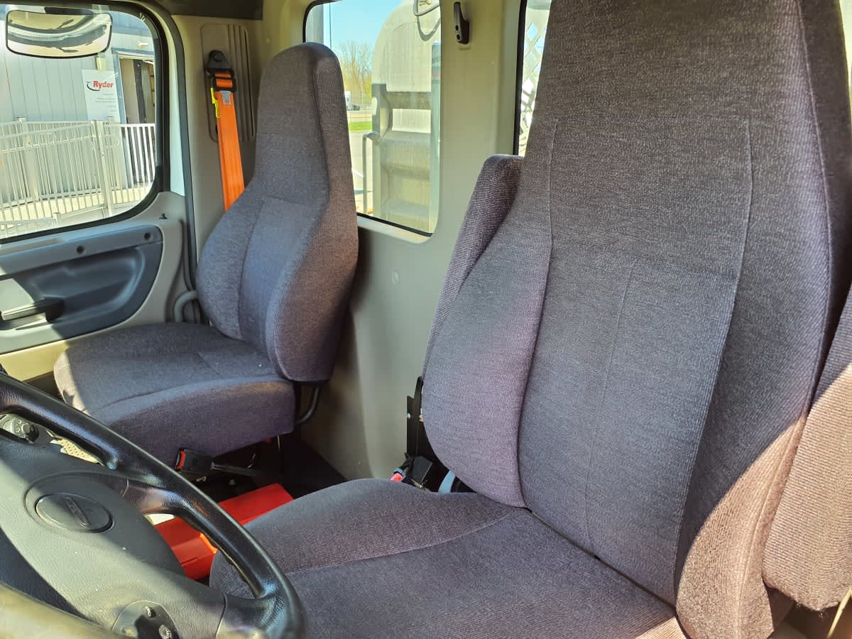 2019 Freightliner Cascadia in Syracuse, NY — photo 7