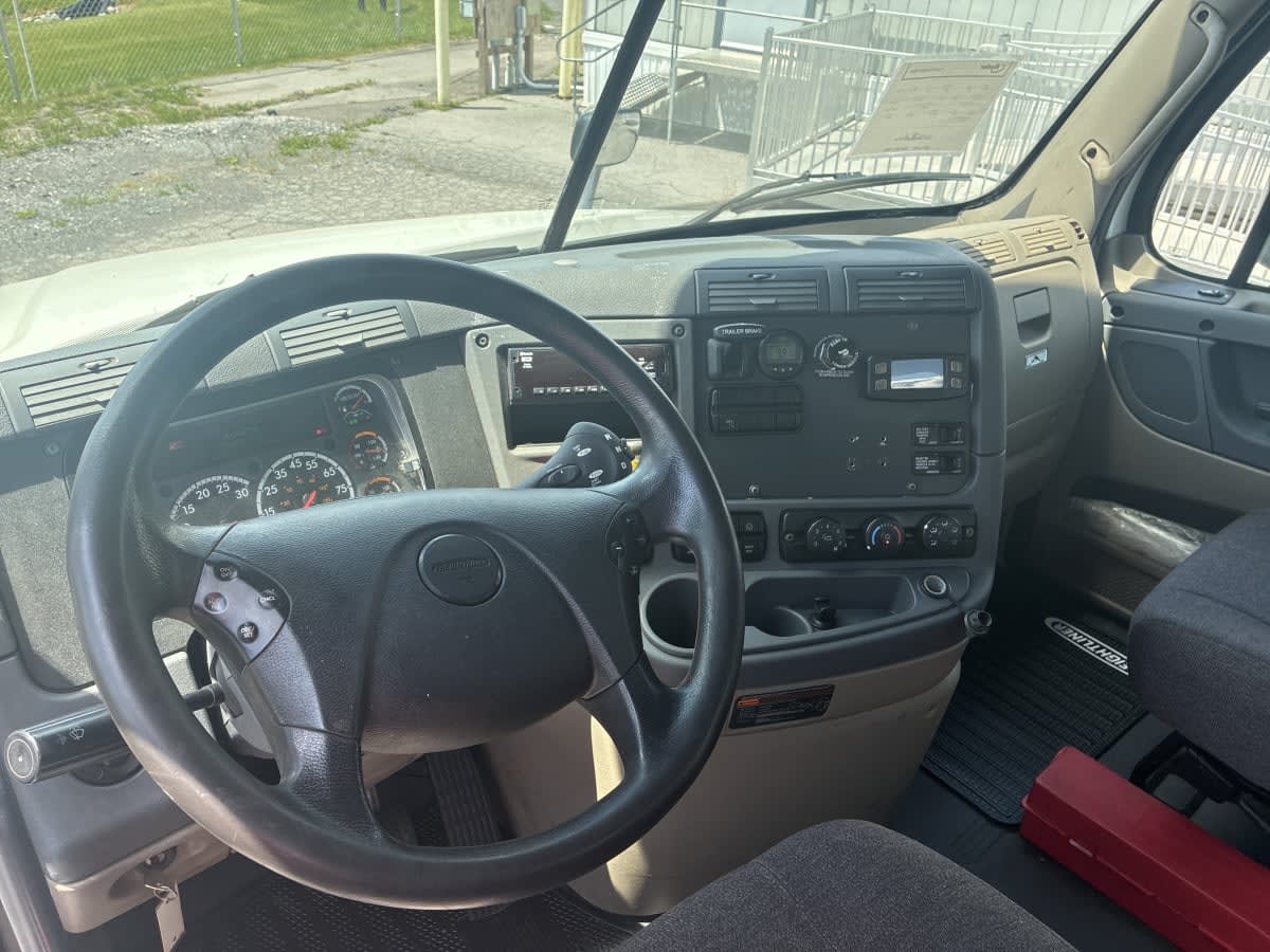 2019 Freightliner Cascadia in Syracuse, NY — photo 7