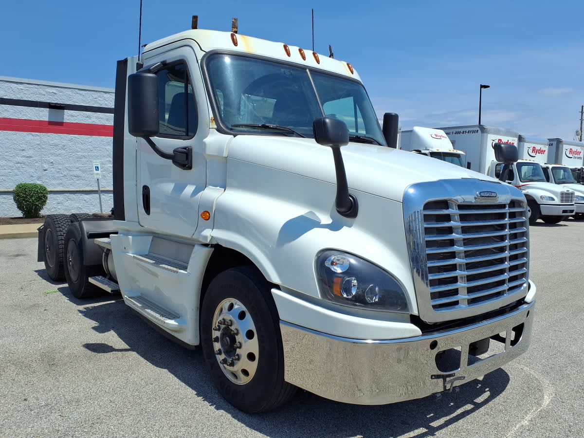 2019 Freightliner Cascadia in Cleveland, OH — photo 3